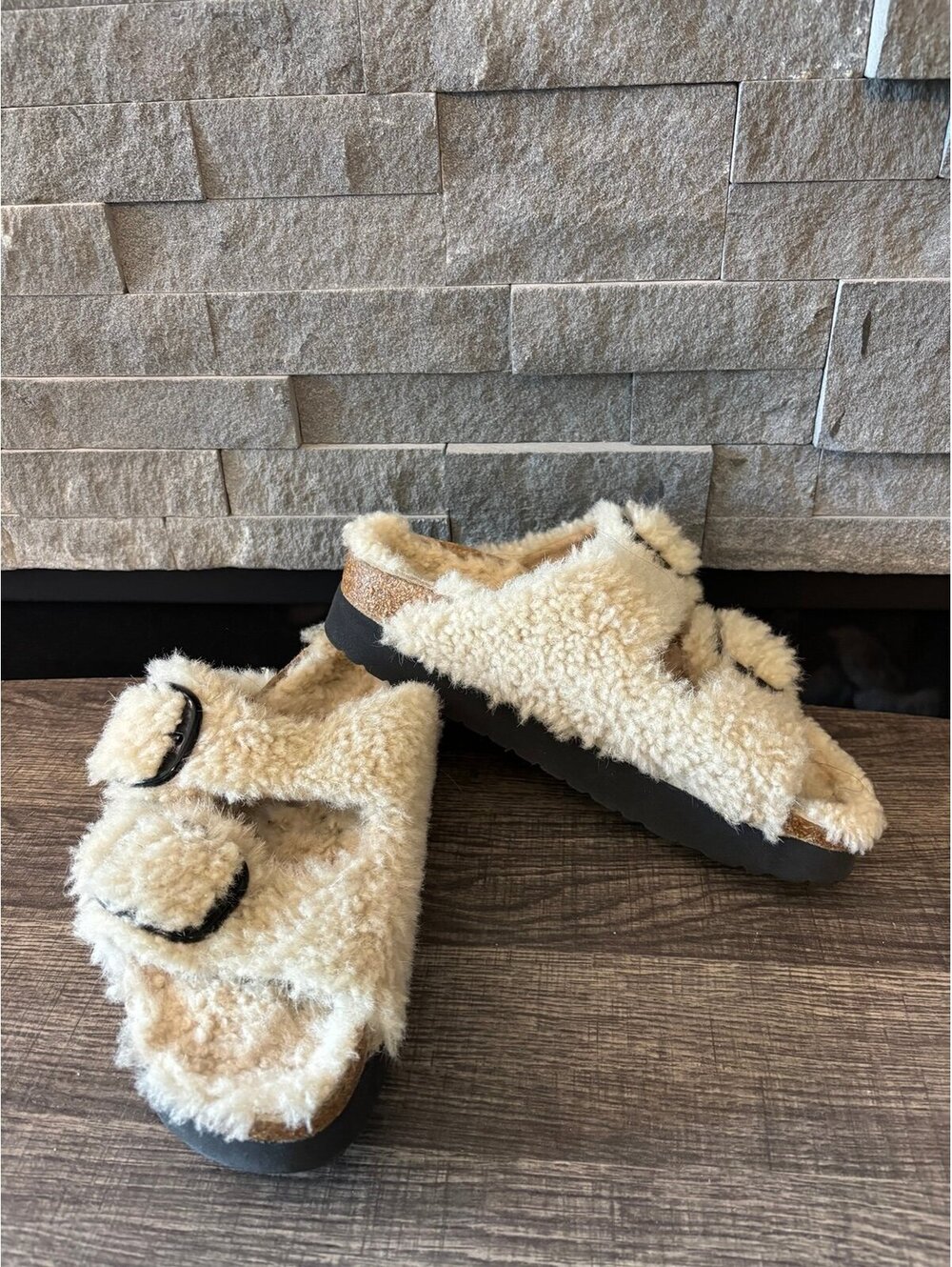 Papillo Fuzzy Sandals